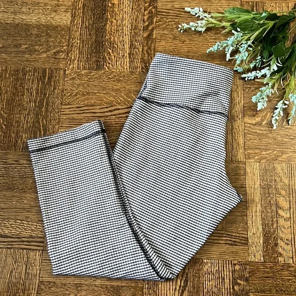 LULULEMON Wunder Under Cropped Leggings Navy White Gingham - Picture 2 of 6